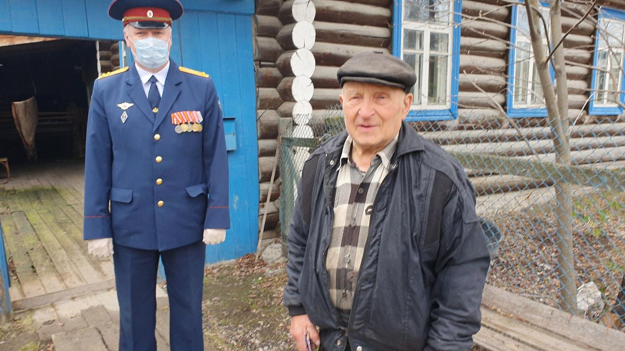 Совет ветеранов и сотрудники ЛИУ-23 навестили тружеников тыла