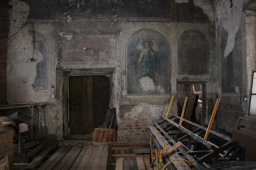 Восстанавливается церковь в честь Святителя Николая, архиепископа Мирликийского. Фото: Константин Бобылев, “Глобус”