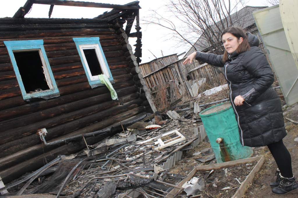 По словам Кулдовских огонь не успел добраться до спальни и детской комнаты. Фото: Мария Чекарова, "Глобус"