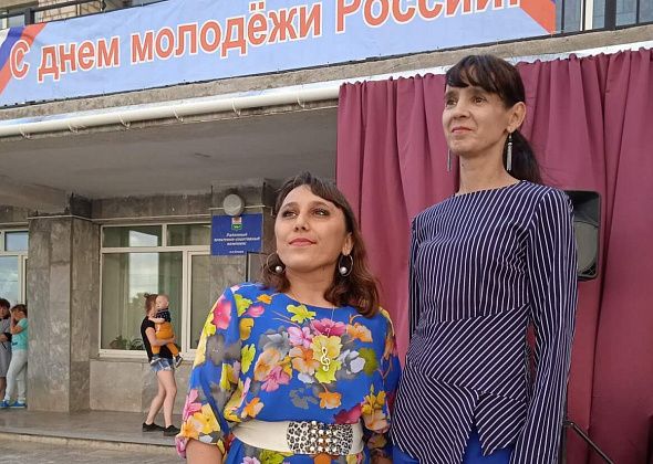 Ольга Кузнецова и Лариса Крючкова выступили на праздновании Дня молодежи в Сосьве
