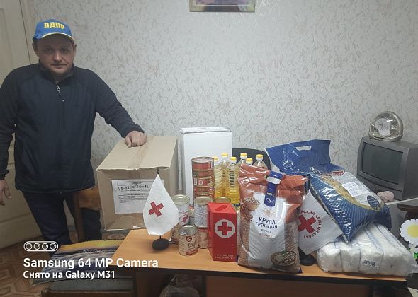 Сосьвинский депутат передал в Красный Крест Серова гуманитарную помощь для беженцев с Донбасса