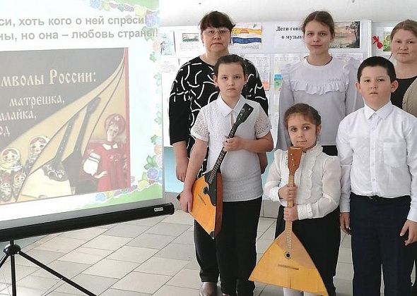 Школьники Восточного побывали на лекции "Балалайка - русская душа"