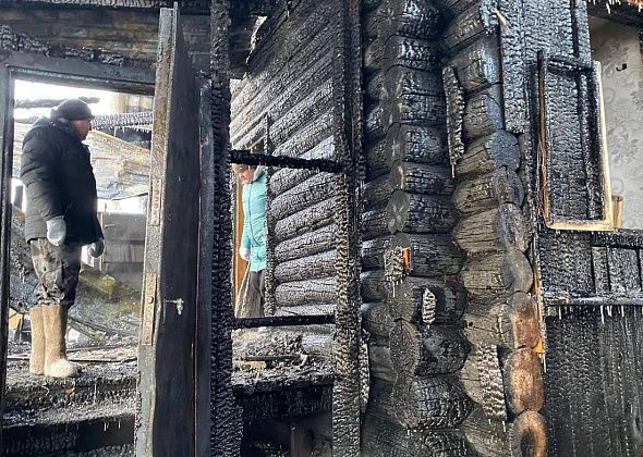 В Сосьве горел жилой дом. Люди в огне не пострадали