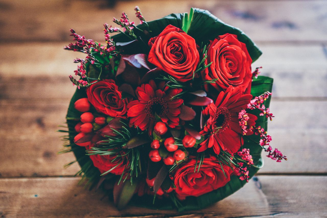 Как подарить цветы девушке оригинально: 5 необычных способов преподнести букет
