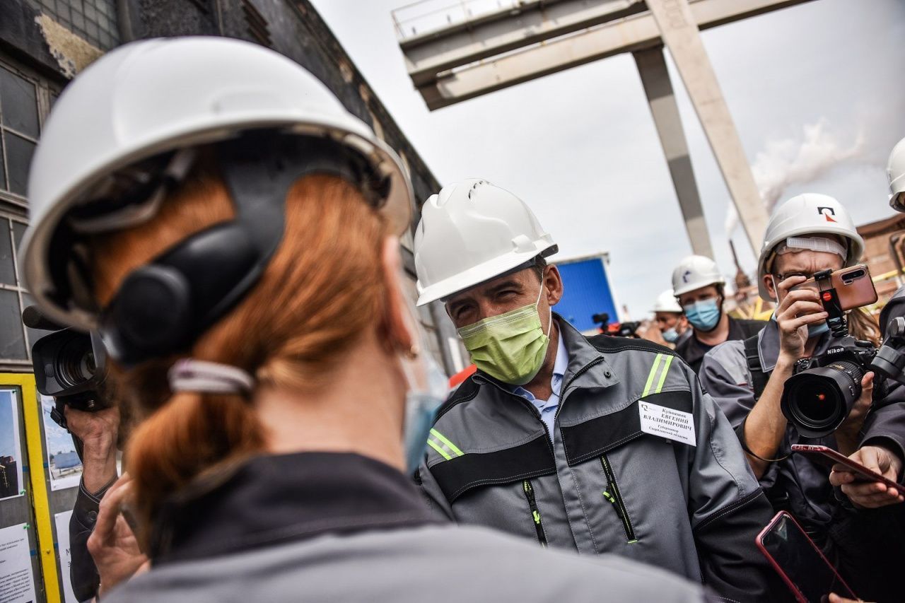 Металлургам – поздравления, главе города – 200 вопросов