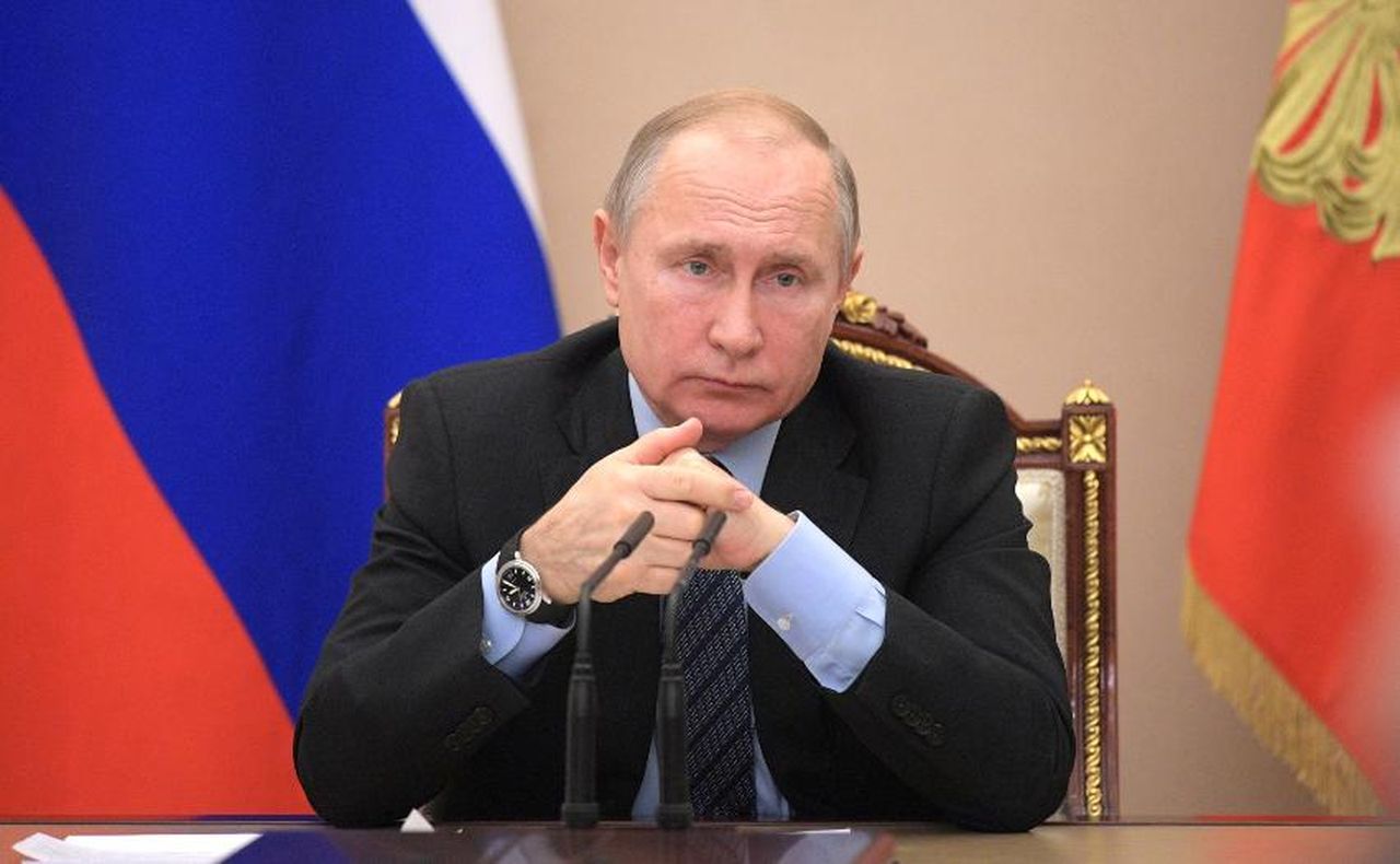 Путин подписал закон о штрафах за неуважение к власти