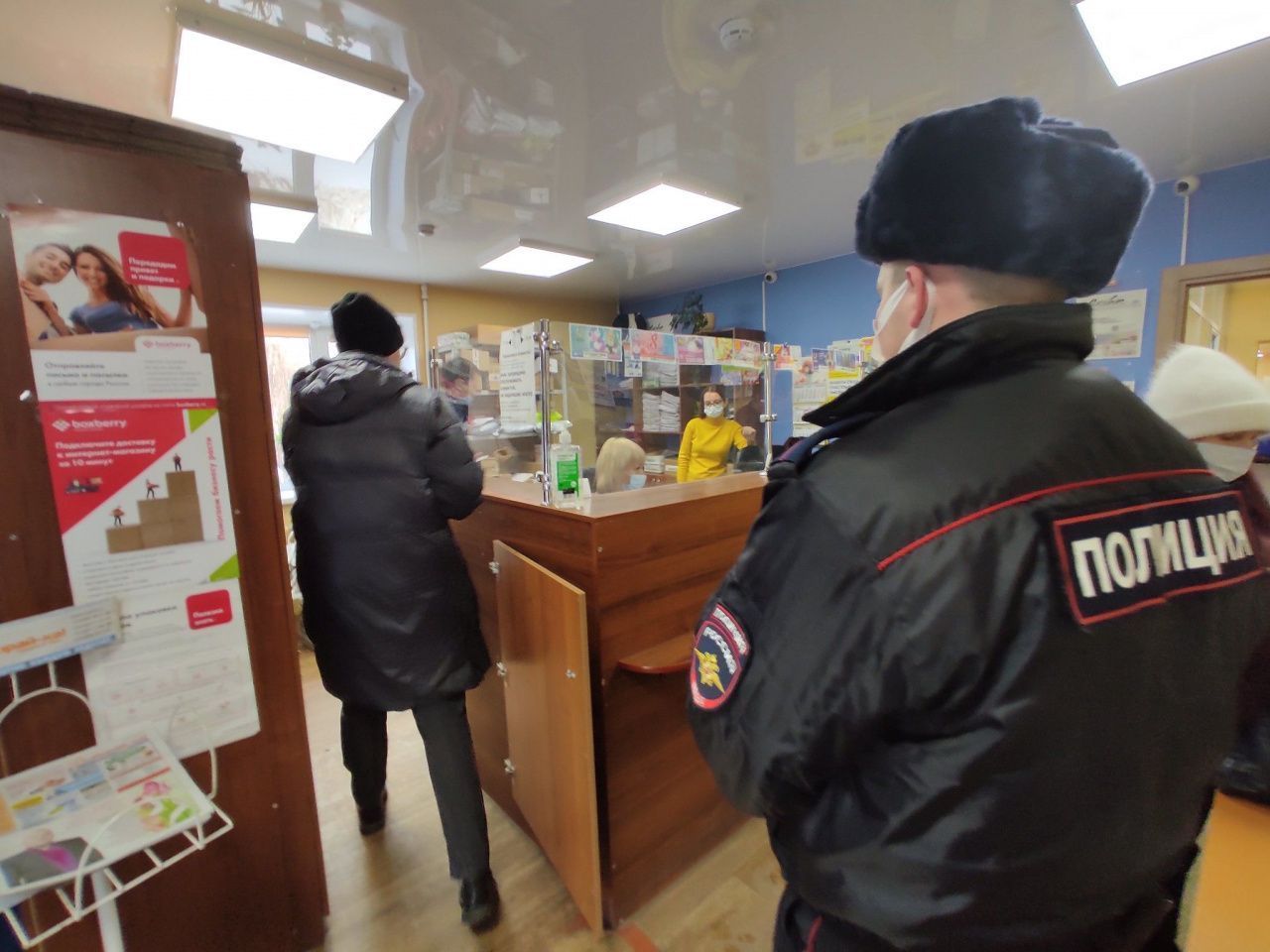 Полиция изымает тираж свежего “Глобуса”. До читателей пресса не дошла 