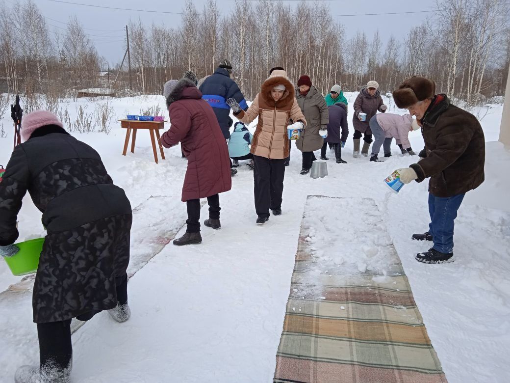 "На мгновение вернулись в молодость". Пенсионеры из Сосьвы состязались в зимних забавах