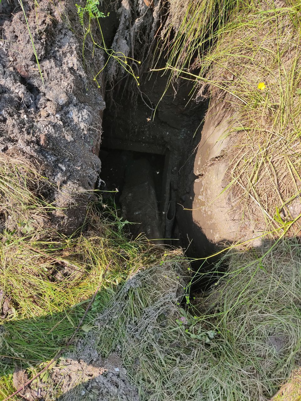Под Североуральском 81-летняя женщина погибла, провалившись в старую выгребную яму. Труп извлекли, сапоги остались...