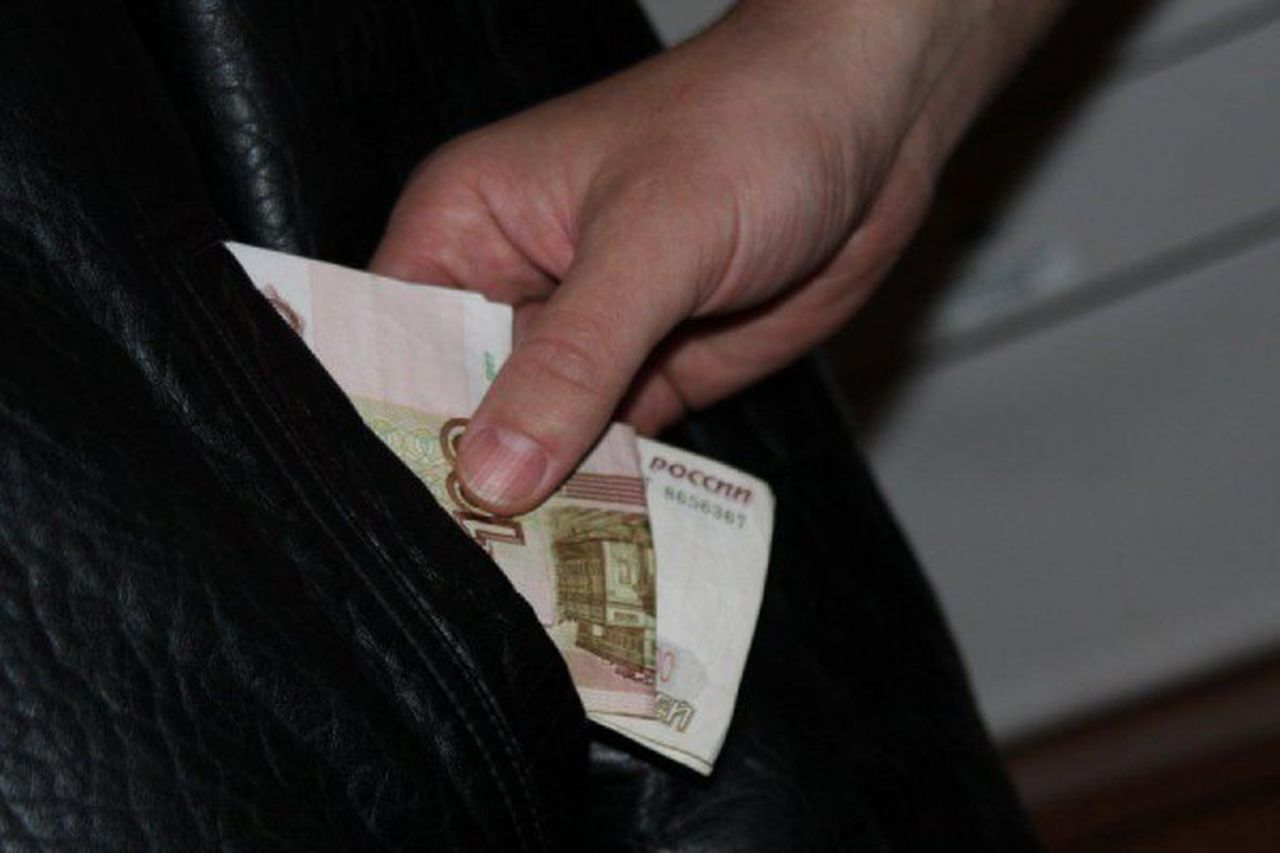 Занял до «зарплаты», отдашь три... Как быть, если словно белка крутишься в кредитном колесе