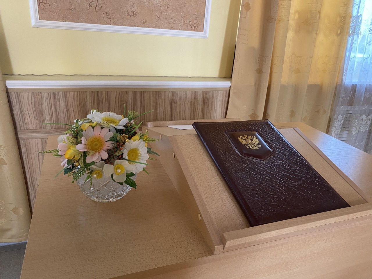 Жителей Серова и района удостоили наград за крепкие браки и рождение детей