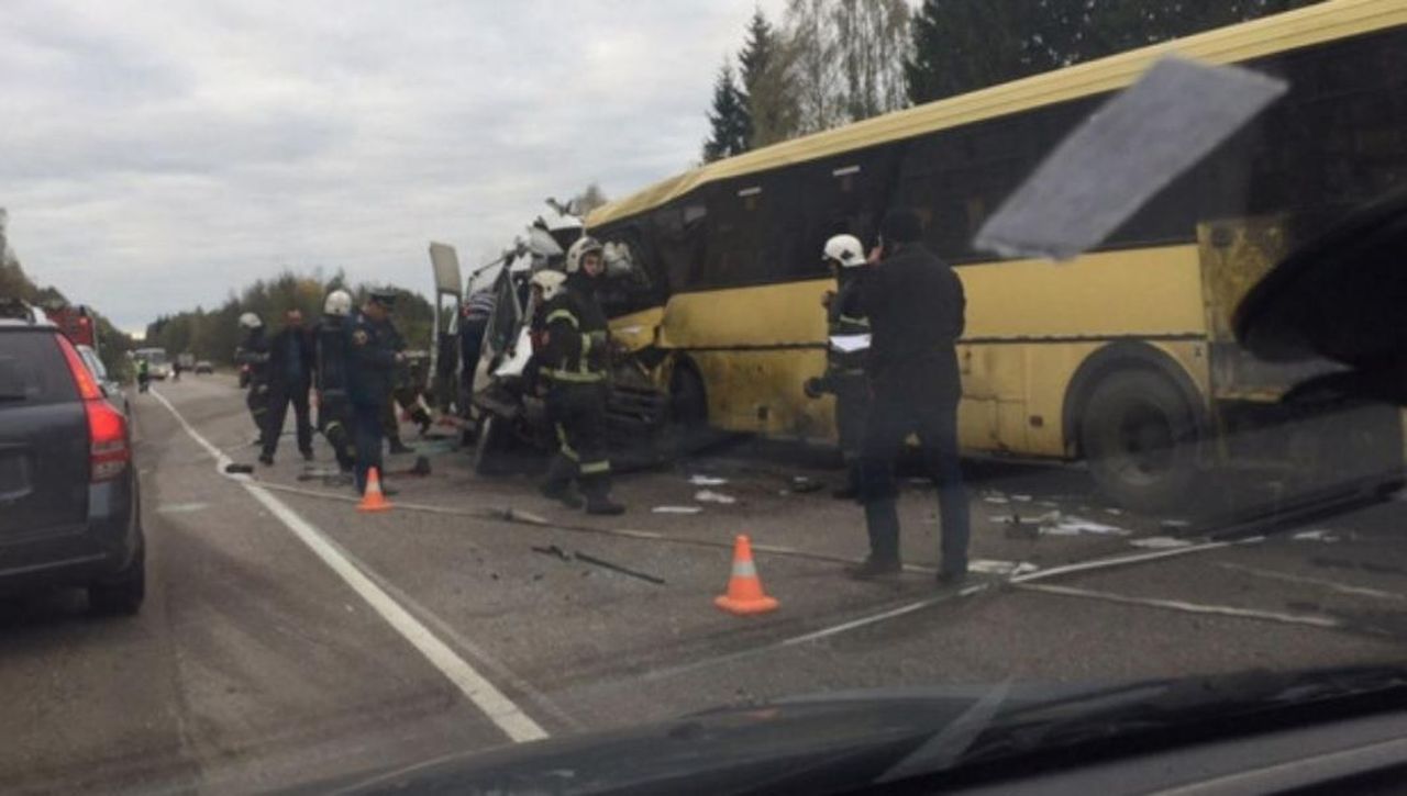 В Тверской области в ДТП с маршруткой погибли 13 человек
