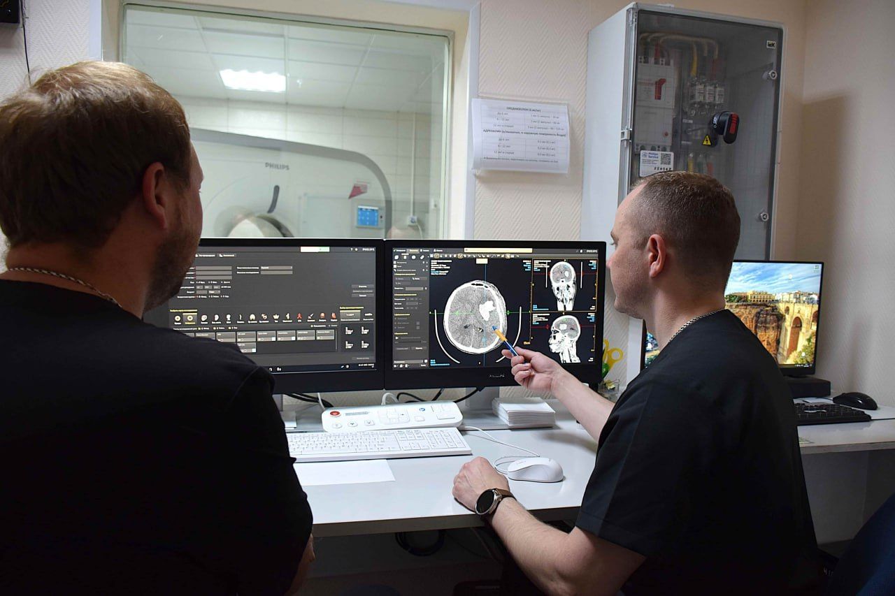 Областные медики спасли жизнь 17-летнему мотоциклисту, который попал в ДТП под Серовом