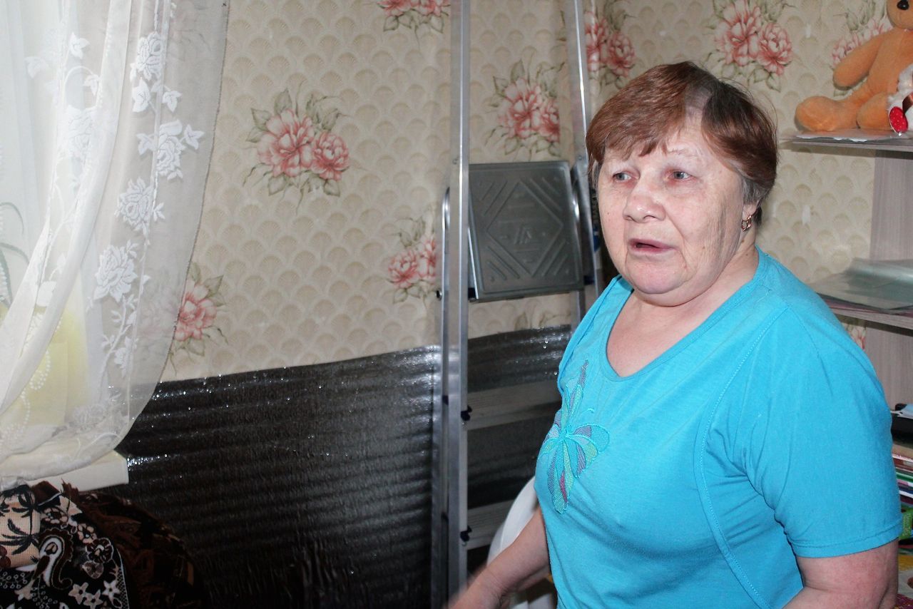 Жители разваливающегося дома в переулке Фадеева обратились в прокуратуру. Жалуются на бездействие сосьвинских властей