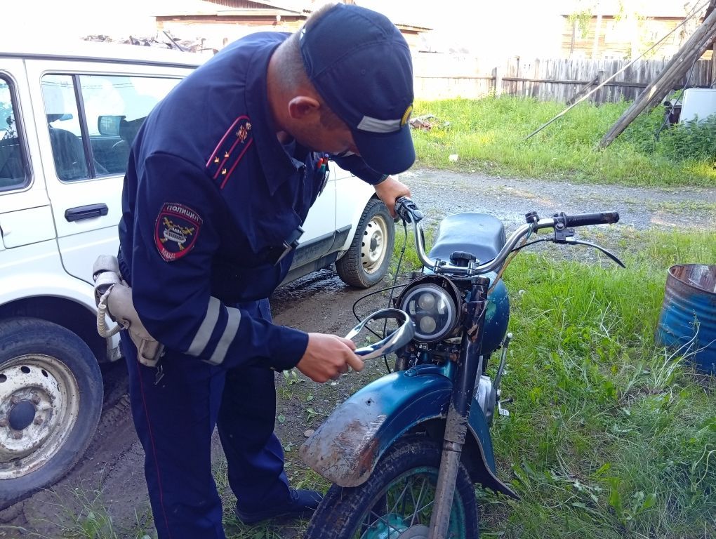 В Гарях бесправный подросток на мотоцикле столкнулся с животным и попал в больницу