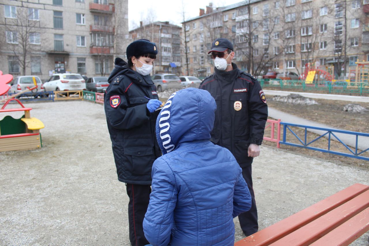COVID. Сотрудники серовского отдела полиции разъясняют гражданам требования Указа губернатора