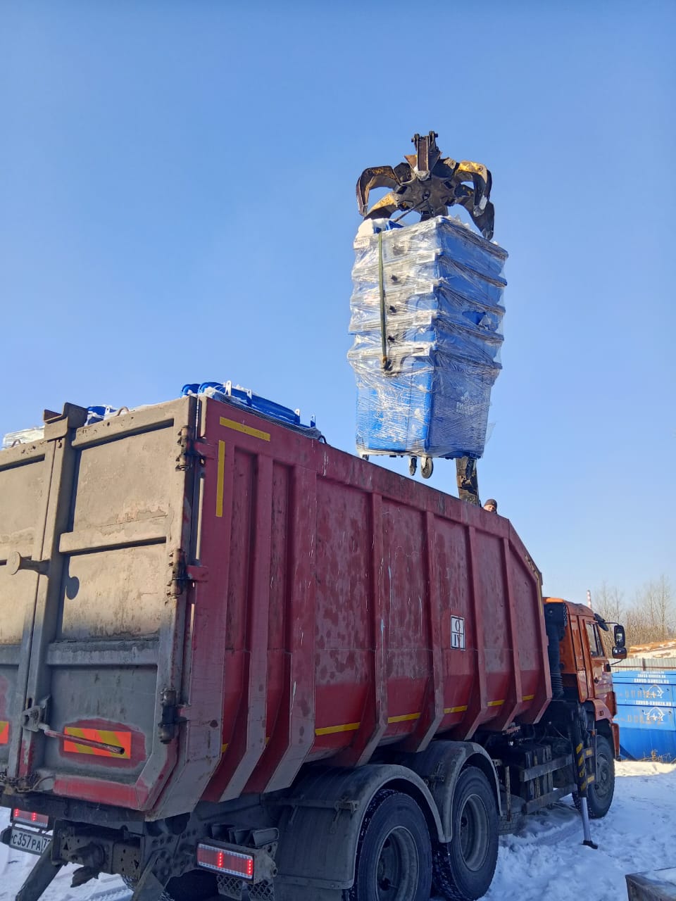 В Гарях установят 10 новых пластиковых контейнеров под мусор