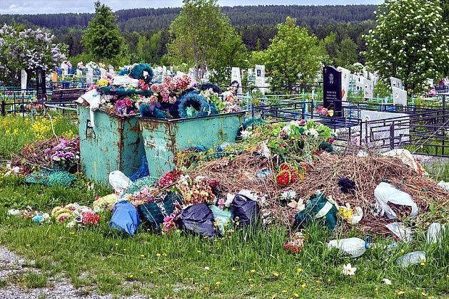 Прокуратура Гарей выявила несанкционированную свалку - на кладбище. И подала в суд на мэрию