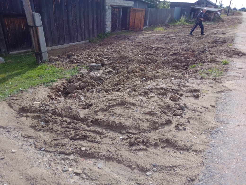 Жительница села Романово просит восстановить дорогу после коммунальной аварии
