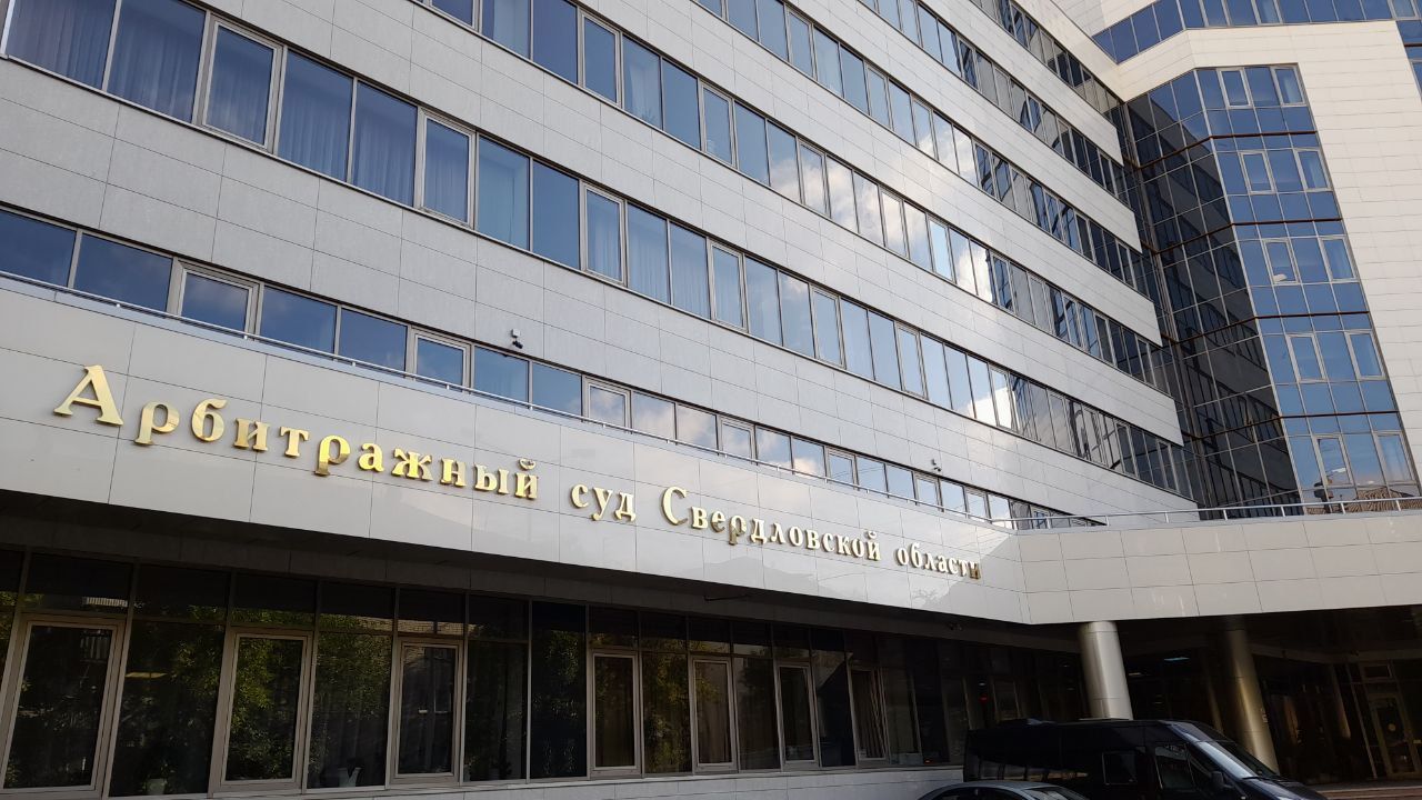 ЭХУ Сосьвы взыскало с компании ущерб от столкновения муниципального Renault и «КамАЗа»