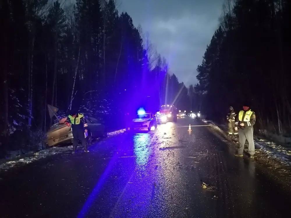 В ДТП на трассе между Серовом и Сосьвой погибли женщина и ребенок