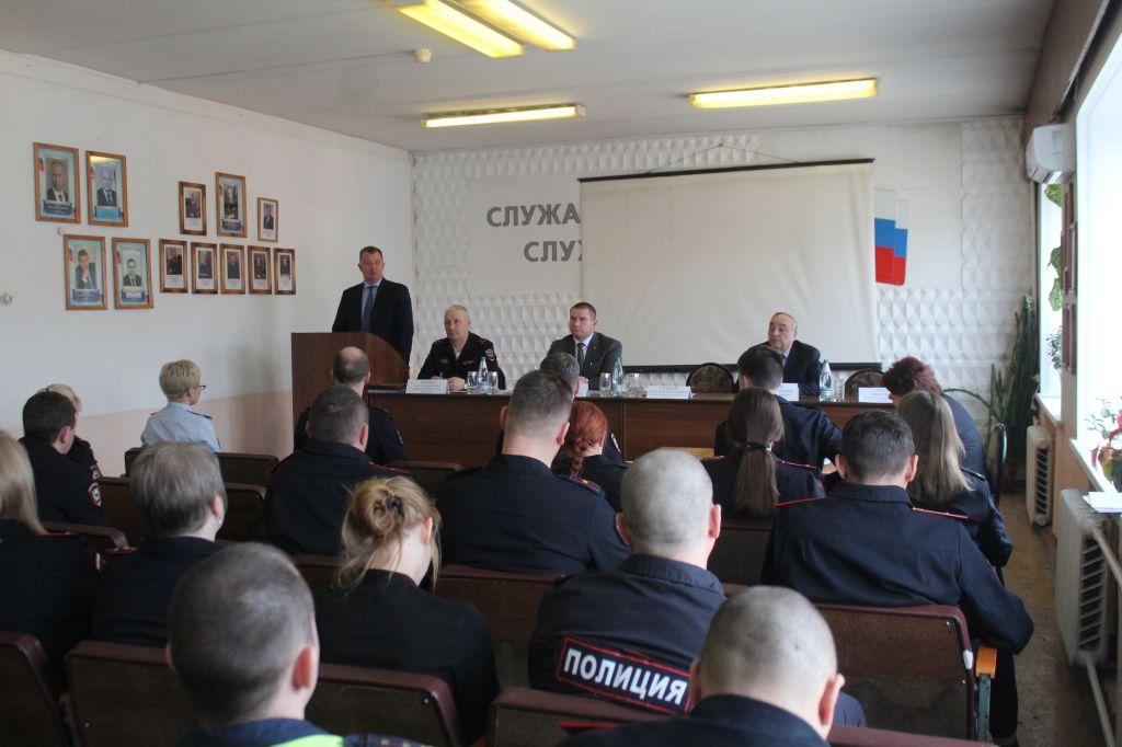 В совещании приняли участие глава Серовского городского округа Василий Сизиков и глава Сосьвинского городского округа Геннадий Макаров. Фото: полиция Серова