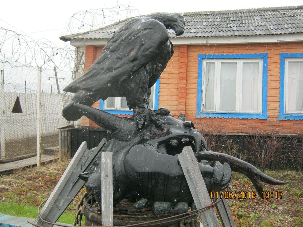 ИК-56 назвали «Черным беркутом» благодаря именно этой скульптуре. Фото: Ольга Вековшинина, бывший член ОНК Свердловской области