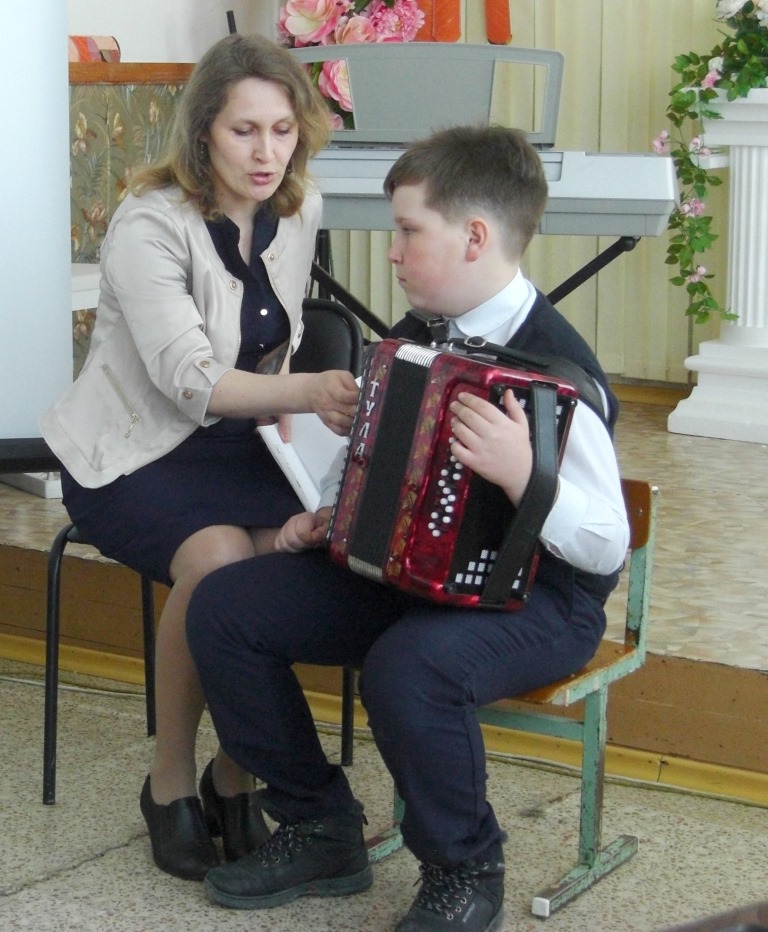 Светлана Коротких с учеником Исаковым Ярославом. Фото предоставлено Ириной Саламатовой. 