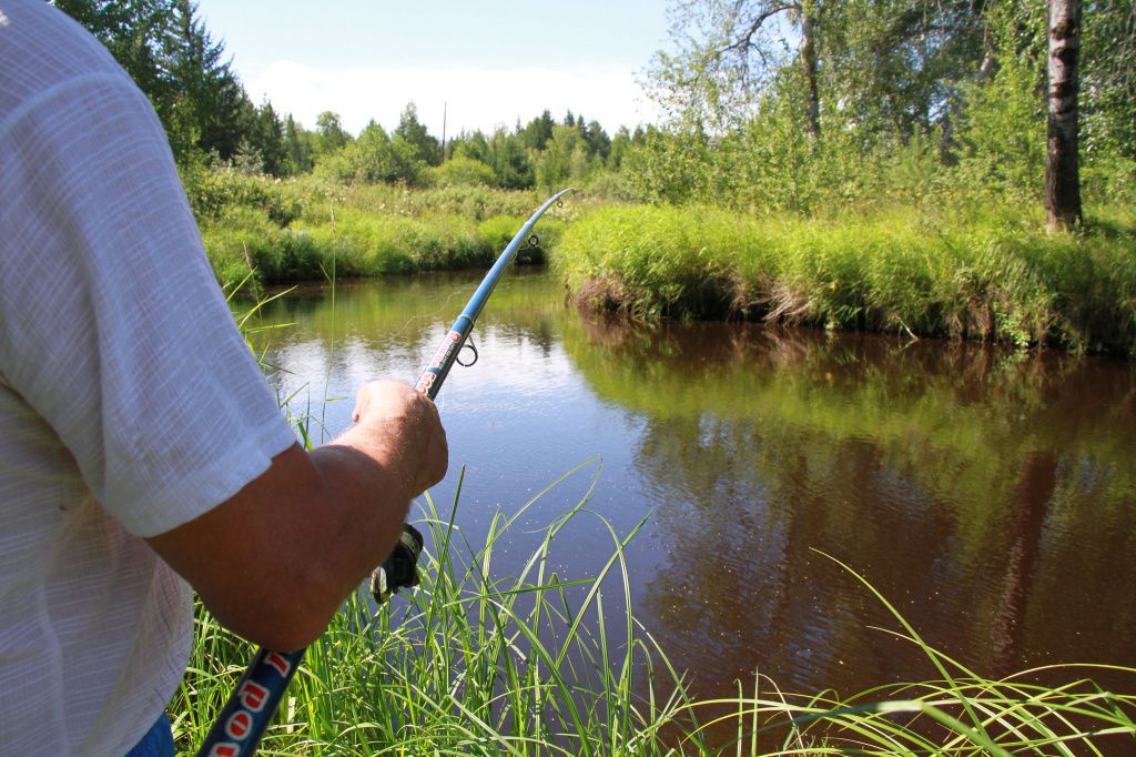 Обсуждая тему загрязнения рек севера Свердловской области, рыбаки переживают, что скоро "рыбалки не будет". Фото: Константин Бобылев, "Глобус"