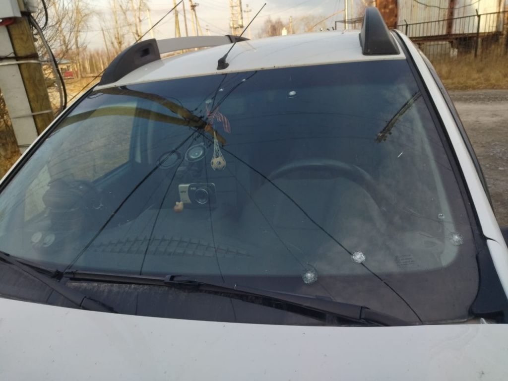 Кто-то расстрелял машину депутата Андрея Загайнова. Фото предоставлено Андреем Загайновым