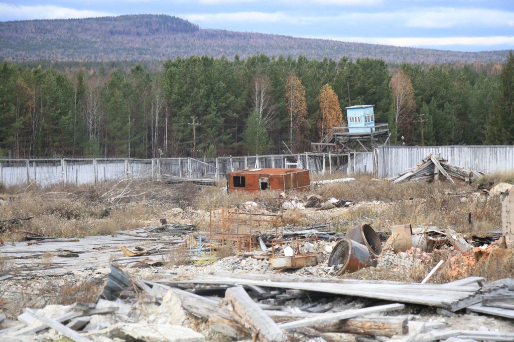 Большая часть колонии в Надымовке сгорела в начале 2021 года. Уцелевшие постройки снесли. Фото: Константин Бобылев, архив "Глобуса"
