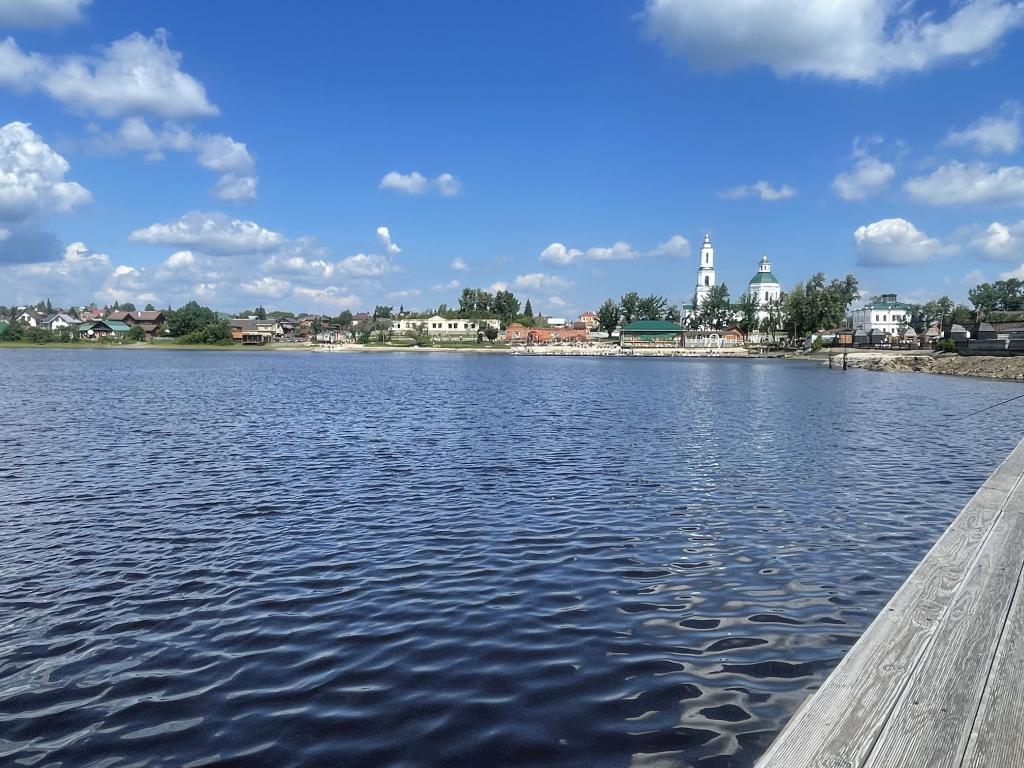 С пирса можно любоваться Сысертским прудом. Фото: Анна Куприянова, "Глобус"