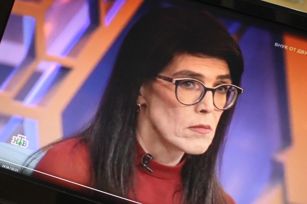 Татьяна Кирпикова узнав, что Миша не ее внук, все равно обещала помогать мальчику. Фото: Мария Чекарова, "Глобус"