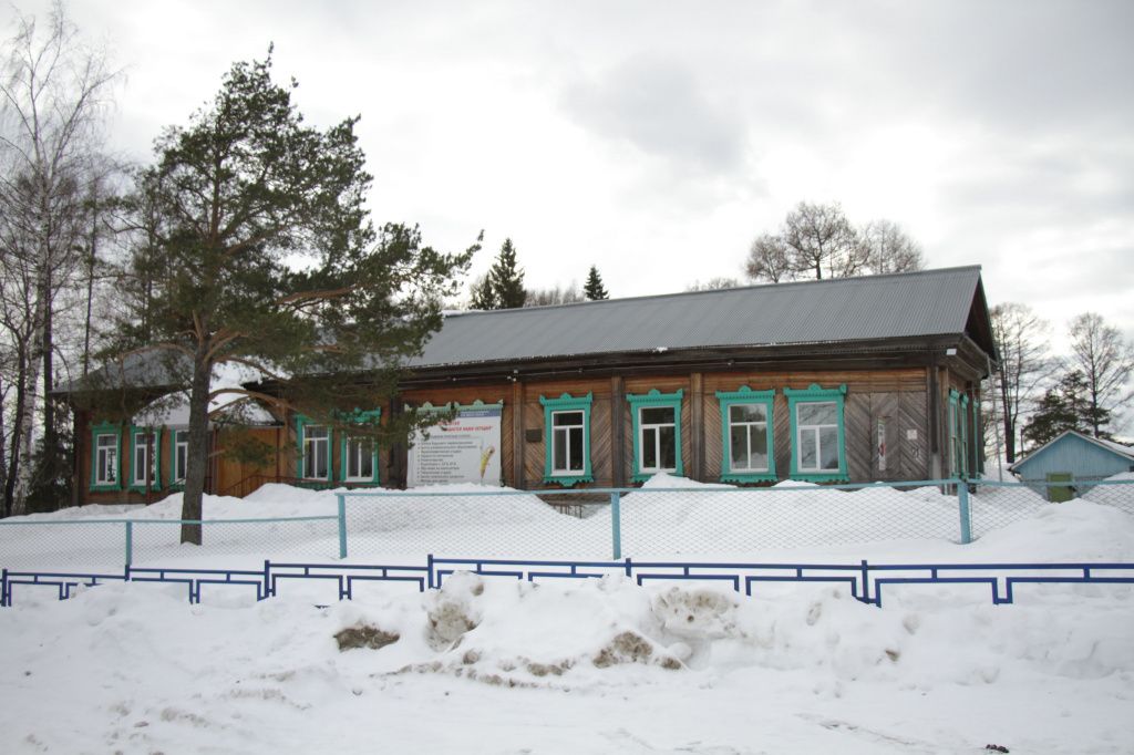 Школа №4 - старейшая в Сосьвинском городском округе. Фото: Константин Бобылев, архив "Глобуса"