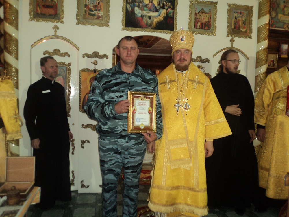 Состоялось награждение начальника колонии подполковника внутренней службы Долгих Александра Владимировича за заслуги в строительстве храма и жизни православной общины колонии.