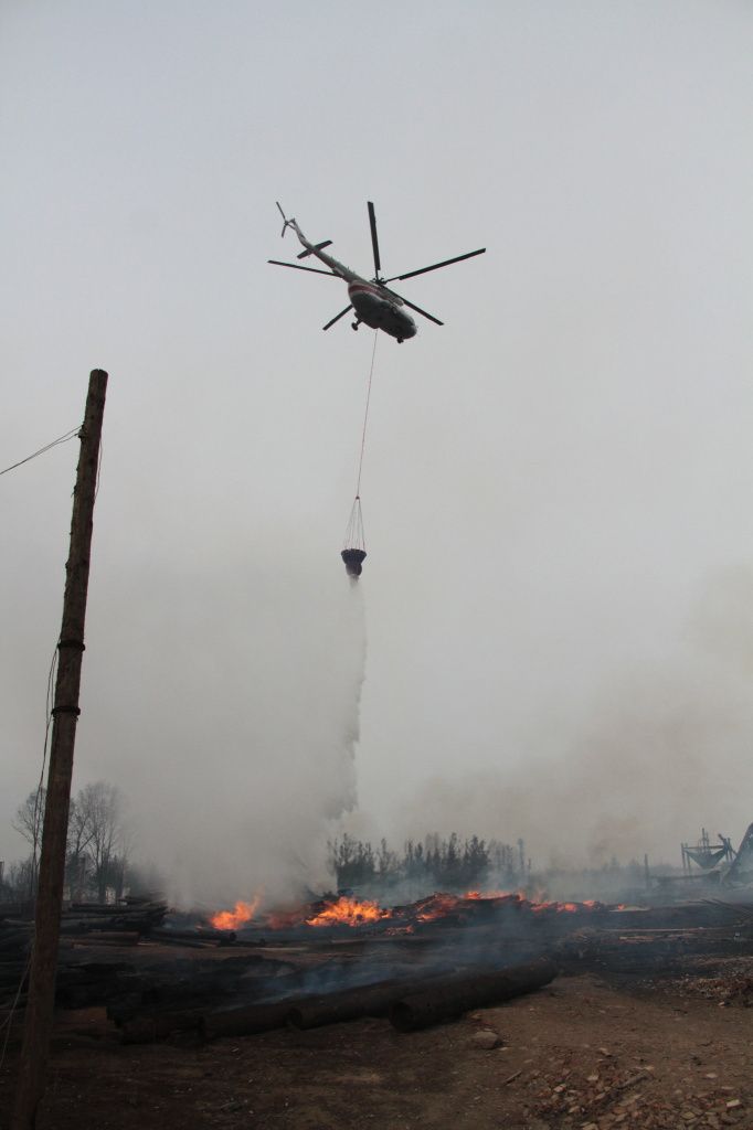 На тушении пожара в Сосьве было задействовано три воздушных судна. Фото: Константин Бобылев, "Глобус"