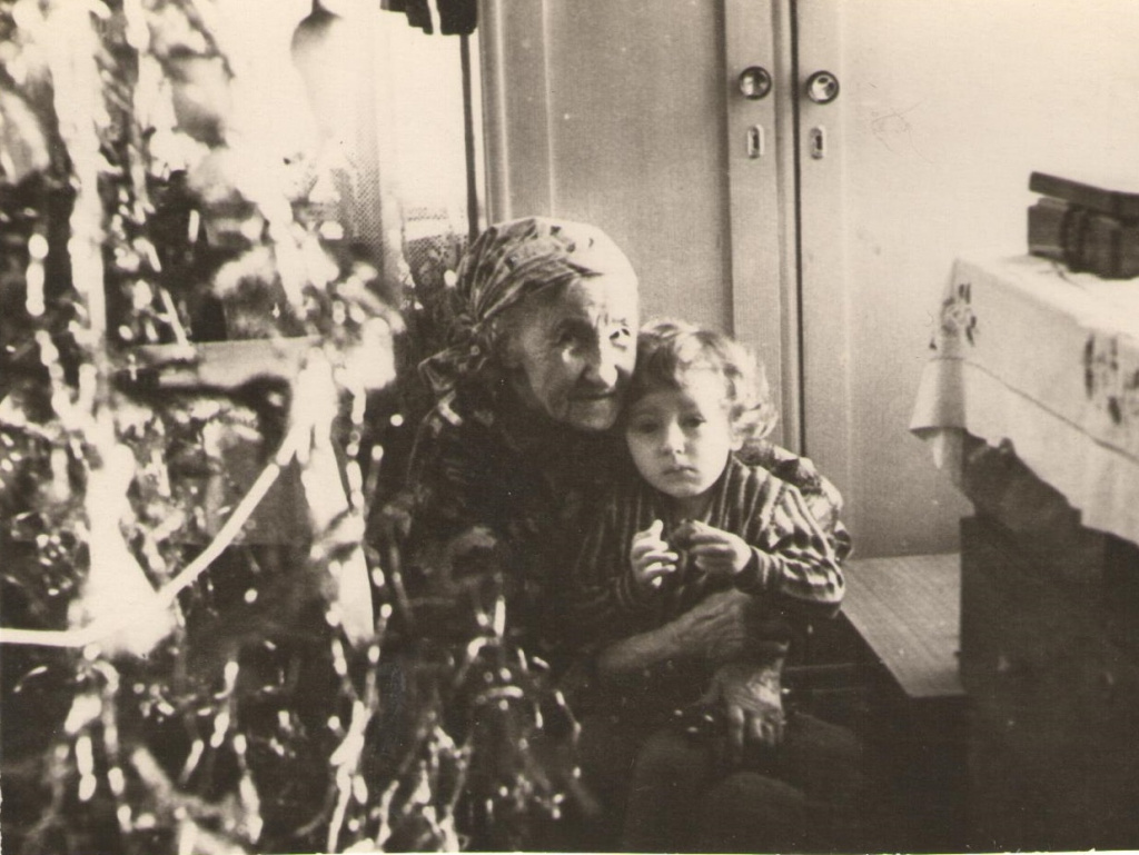 Марина Демчук с прабабушкой. Фото: изи личного архива Марины Демчук