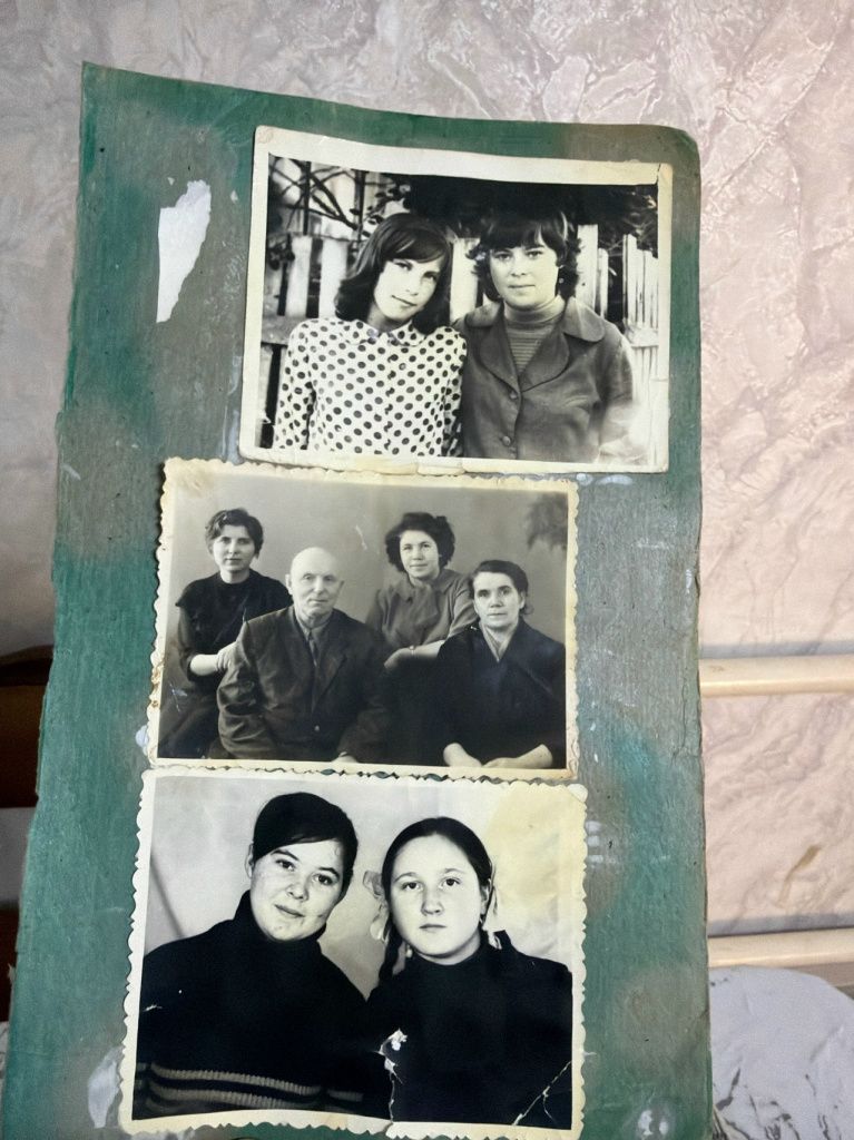 На верхней и нижних фотографиях Зоя Солдатенко с одноклассницей. Фото из личного архива Азрета Аджибрагимова
