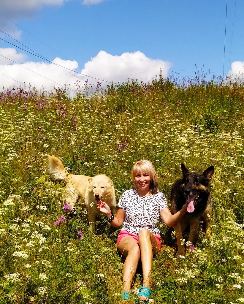 У Ольги две собаки – подкидыш Полкан и подарок Бархан. Фото: из личного архива Ольги Архиповой