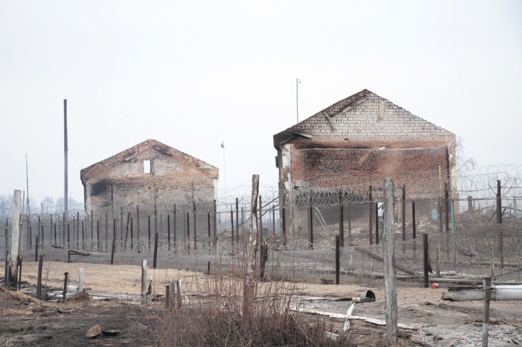 Общая площадь сгоревших зданий и сооружений в колонии составила 34 тысячи квадратных метров. Фото: Константин Бобылев, "Глобус"