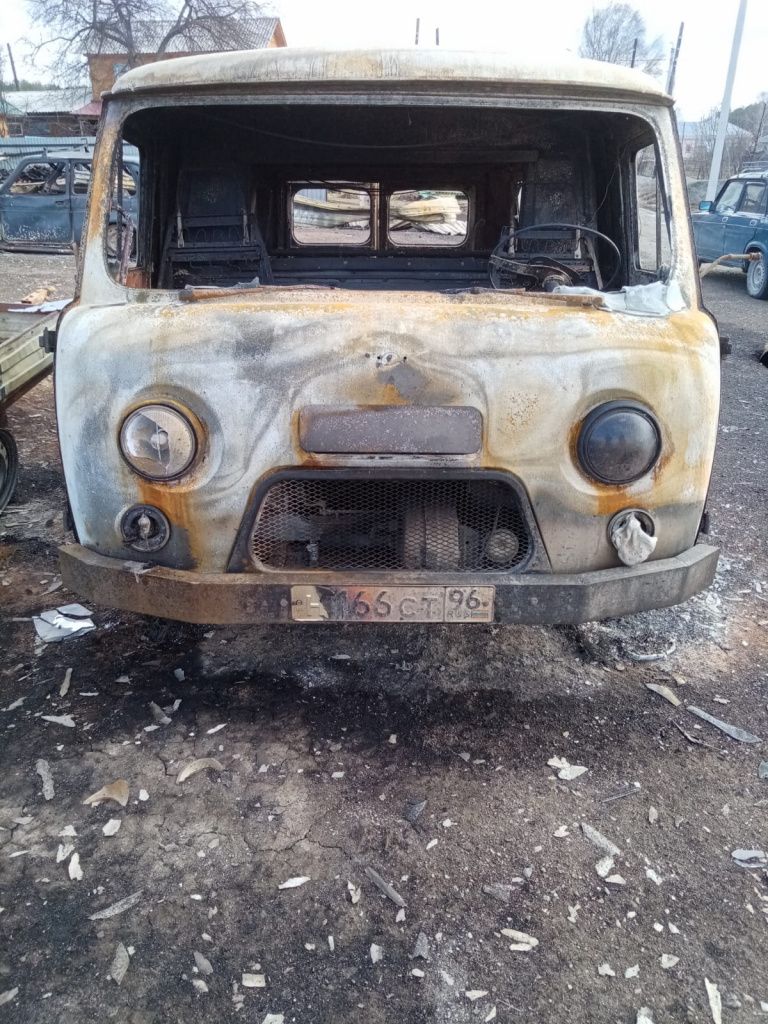 Автомобиль УАЗ был уничтожен пожаром. Фото: Максим Мурашов