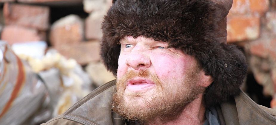 “Жить хочу”. Владимир Суслов обитает на теплотрассе у букмекерской конторы