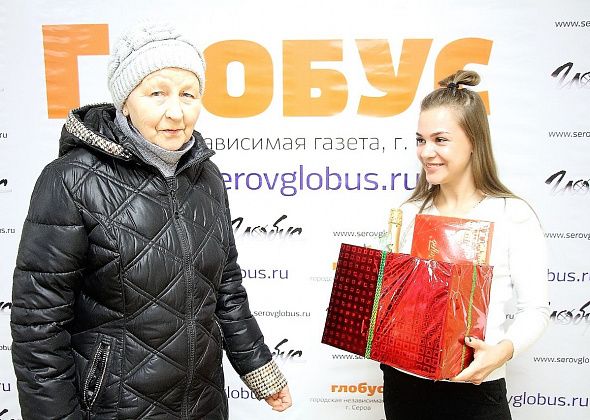 Подписчица "Глобуса" получила в подарок продуктовую корзину