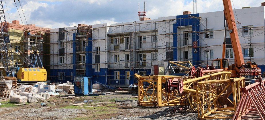 В Сосьве завершилось возведение «коробки» многоквартирного дома для погорельцев