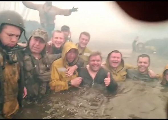 Сосьвинские десантники Авиалесоохраны попали в огненную ловушку при тушении пожара в Тюмени. Спаслись в реке