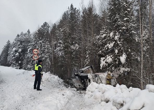 На дороге между Серовом и Сосьвой перевернулся бензовоз с дизельным топливом