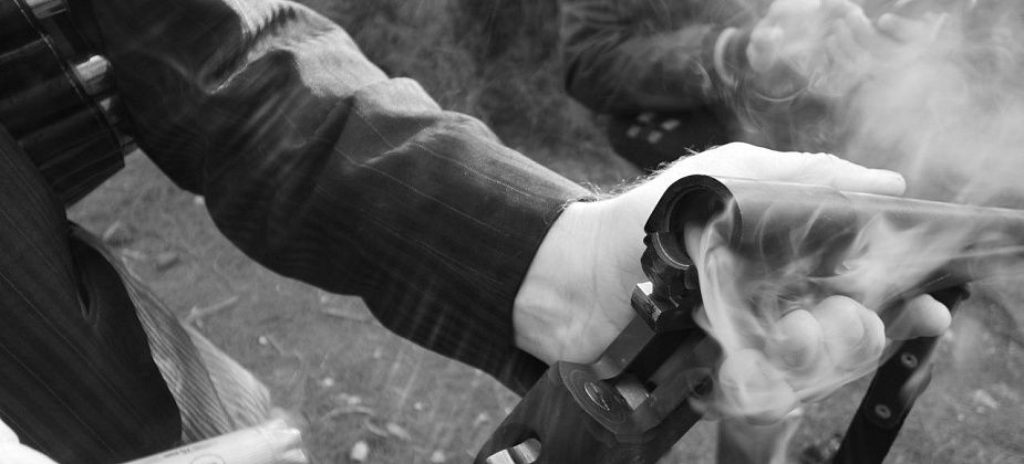 В Гарях из сарая гражданина изъяли незаконно хранимые боеприпасы, порох и ружье