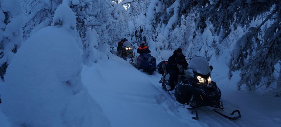 Рыбаки, просившие помощи, в сопровождении спасателей добрались до серовского поселка Первомайский