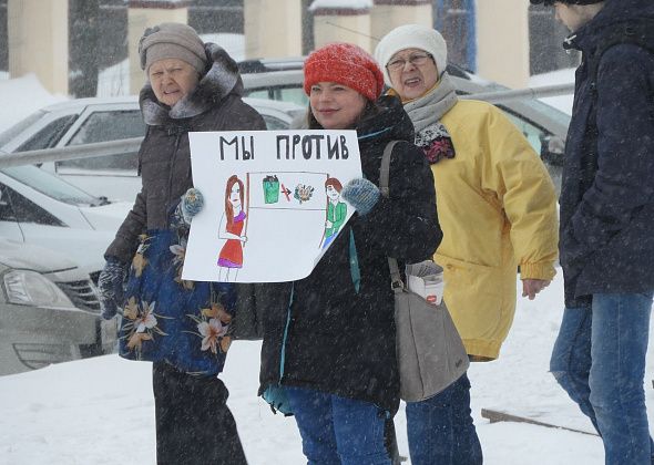 19 человек вышли на улицы города с плакатами против “мусорной реформы”