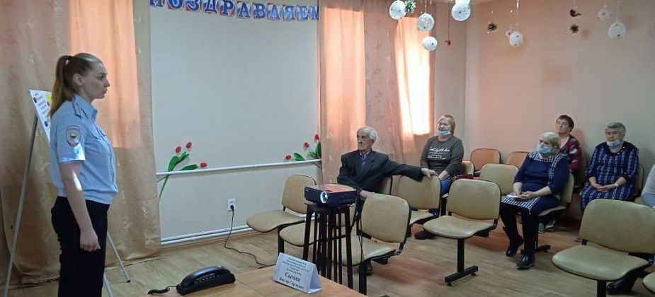 Пожилым сосьвинцам рассказали о мошенниках